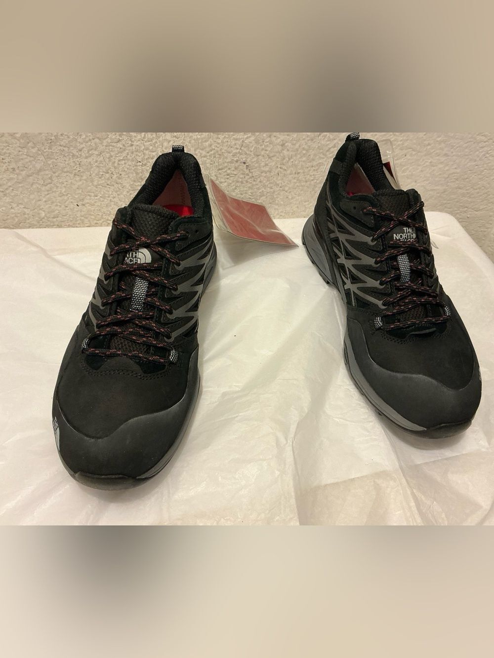 NWOB The North Face Men's Black and Red Athletic Trail Hedgehog Hike GTX